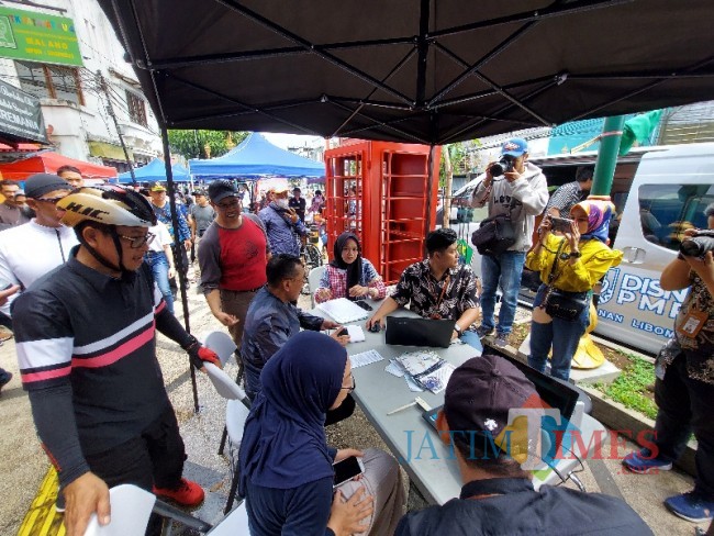 Layanan mobil keliling Disnaker-PMPTSP Kota Malang.