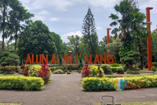 Alun-alun Merdeka Malang. 