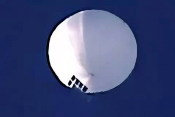 Balon mata-mata Cina yang dicurigai terlihat terbang di atas langit AS. (Foto dari internet)