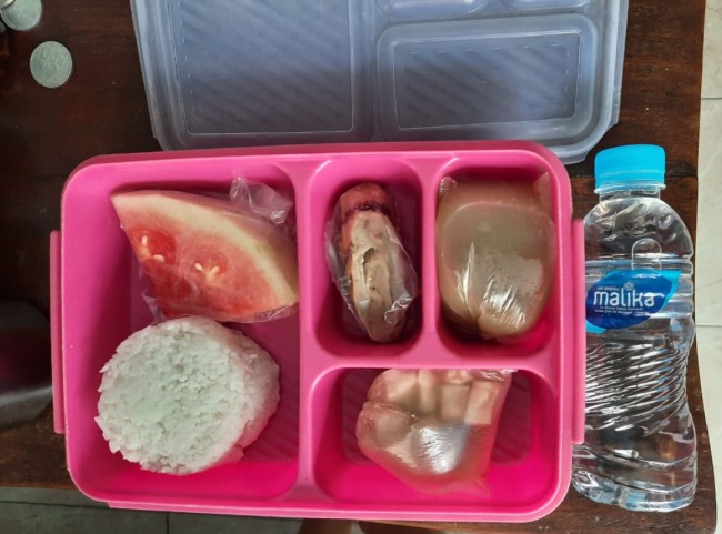 Paket Rantang Kasih.