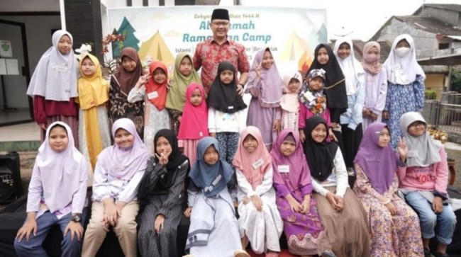 Foto bersama anak-anak.