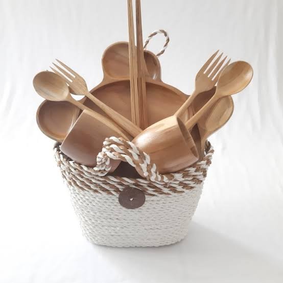 Set alat makan kayu