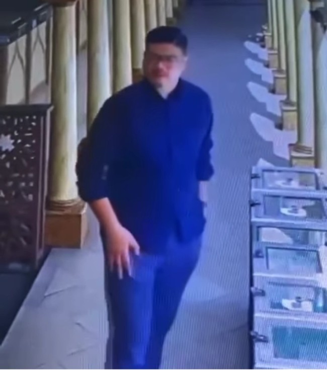 Wajah pelaku pengganti q-ris kotak amal masjid