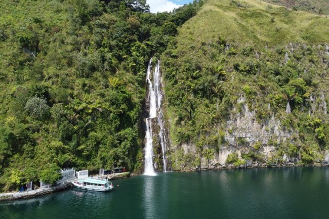 Air terjun.