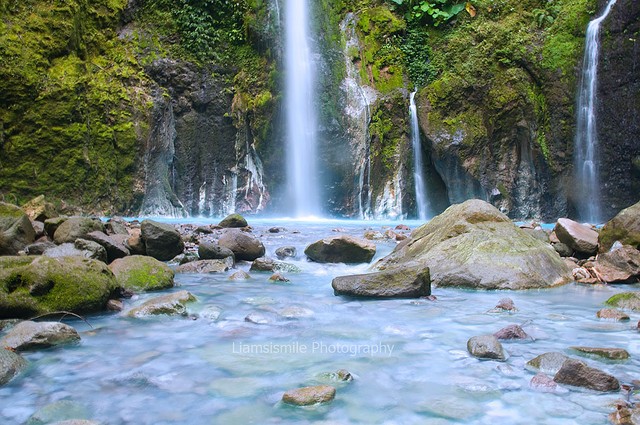 Air Terjun Dua Warna. 