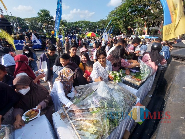 Nasi tumpeng.