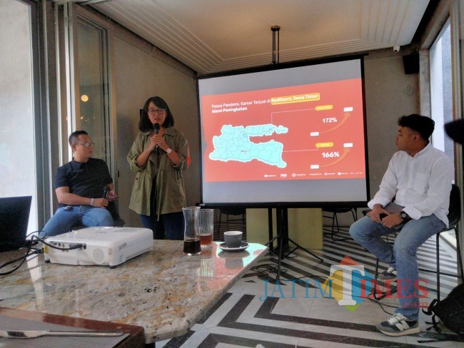  Head of Integrated Communications Reddooorz Indonesia, Cut Nany saat memberikan keterangan.(Foto: Riski Wijaya/MalangTIMES). 