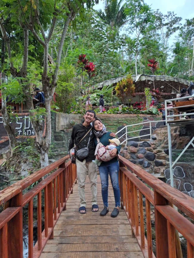 Salah satu wisatawan saat berkunjung ke wisata Umbulan Tanaka. (Foto: Dokumen Pribadi)