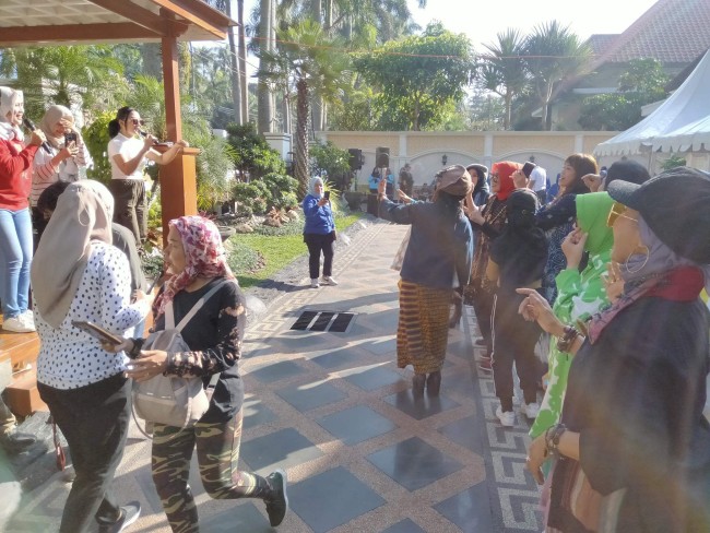 Hiburan yang disajikan saat open house Rumah Dinas Jabatan Walikota Malang.(Foto: Riski Wijaya/MalangTIMES).