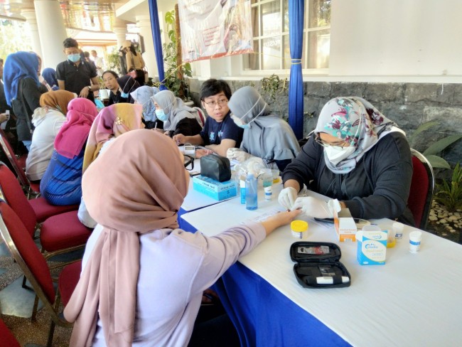 Layanan kesehatan yang dibuka di Halaman Rumah Dinas Jabatan Walikota Malang.(Foto: Riski Wijaya/MalangTIMES).