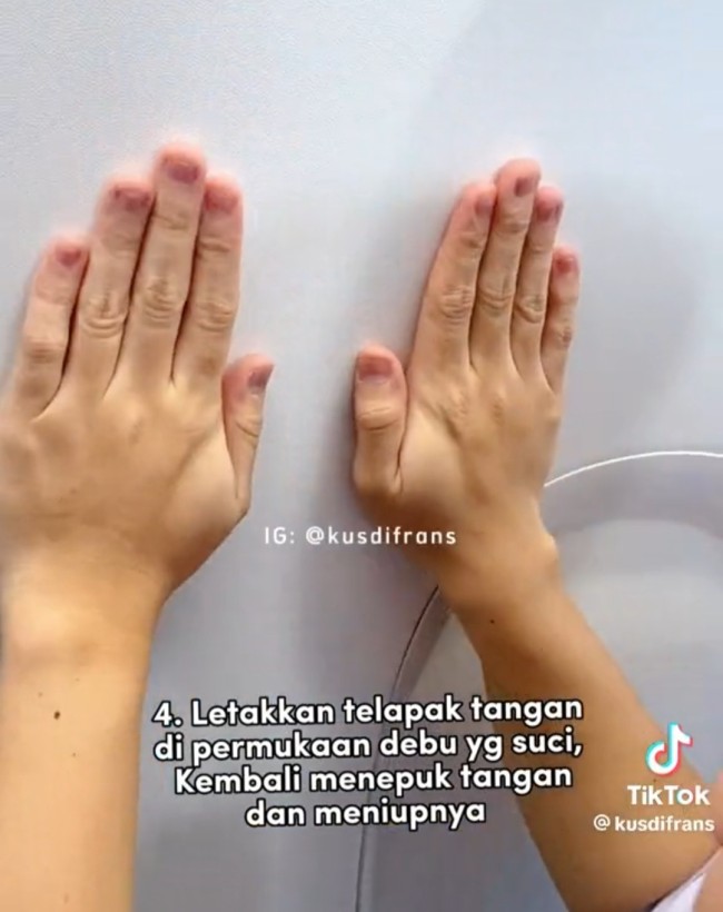 Letakkan kedua tangan ke debu suci lainnya, seperti di badan pesawat. (Foto: TikTok)