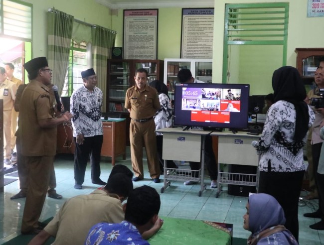 Wali Kota Malang Sutiaji berdialog dengan Tim Panelis Kompetisi Inovasi Layanan Publik.(Foto: Istimewa).