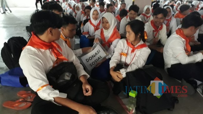 Donasi sosial dari maba FISIP UB.