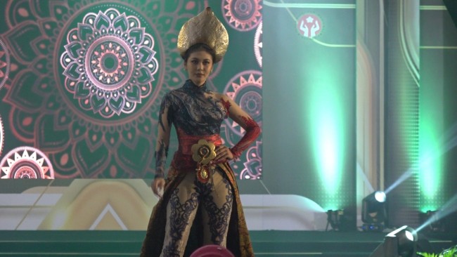 Penampilan Miss Universe Indonesia Jawa Timur 2023.(Foto: Ahmad Amin/MalangTIMES).