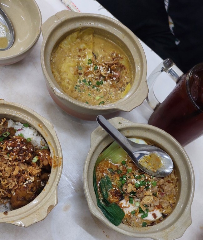 Mie Kwa, Mie Kosong, Pot Ayam Kungpao di Pengyu Kopitiam. (Foto: Binti Nikmatur/JatimTIMES)