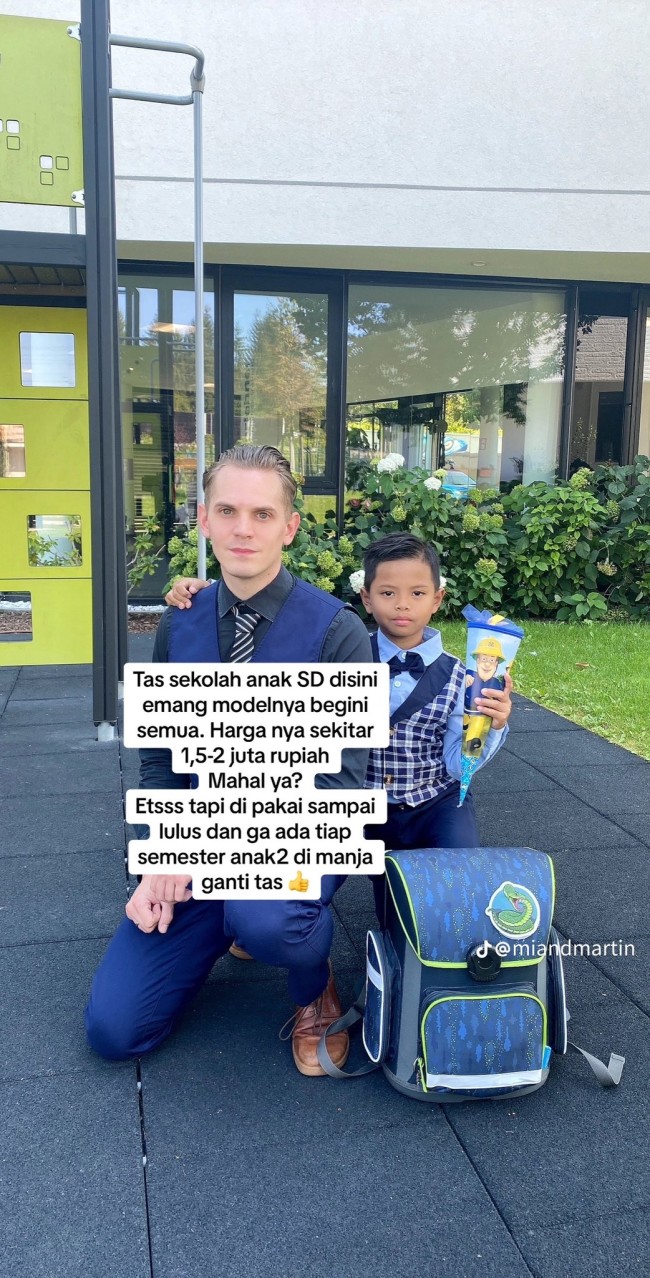 Momen saat putra Miandmartin masuk sekolah dasar pertama ditemani ayahnya. (Foto: X/ muthiastp)