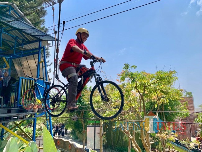 Senangnya Anak Yatim Binaan Rumah Sedekah NU Wisata ke Jatim Park 1