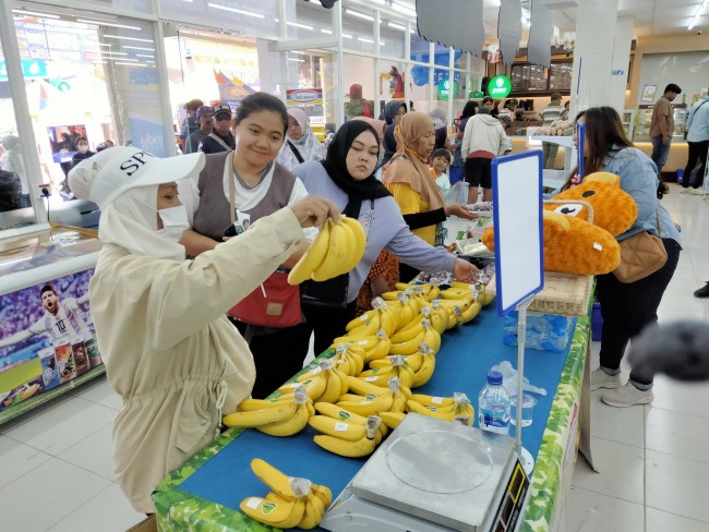 Suasana Indomaret di Jl. Ijen Kota Malang.(Foto: Riski Wijaya/MalangTIMES).