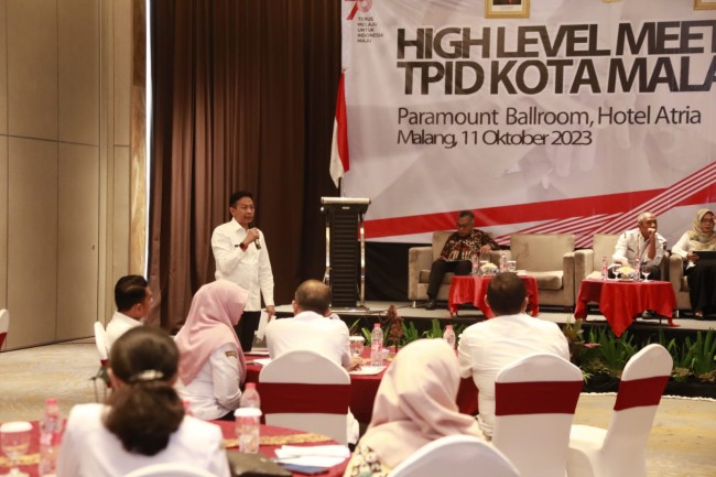 Pj Wali Kota Malang Wahyu Hidayat saat memberikan arahan dalam high level meeting.(Foto: Istimewa).