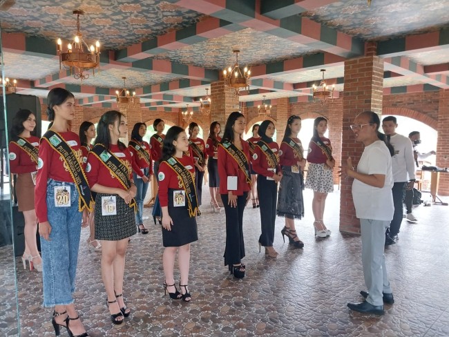 Pelatihan Koreografi Putri Garudeya 2023 oleh Agoeng Soedir Poetra (9/11/2023). (Foto: Ghiska Ayu/ Intern JatimTIMES)