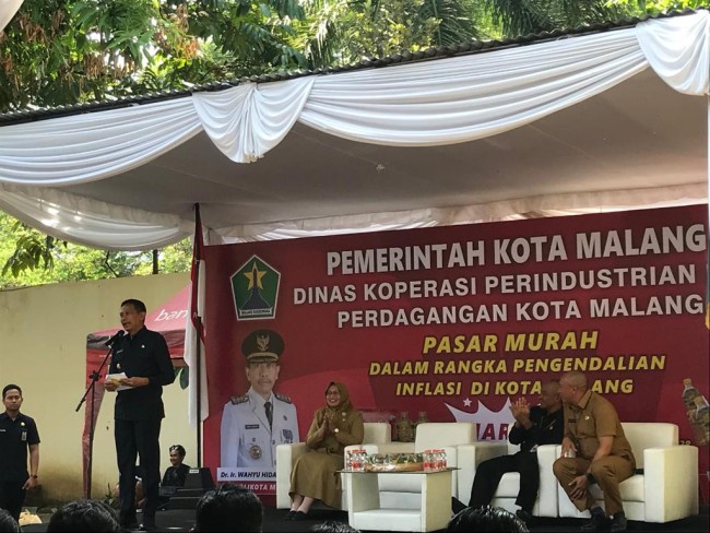 Pj Wali Kota Malang Wahyu Hidayat memberikan arahan.(Foto: Riski Wijaya/MalangTIMES).