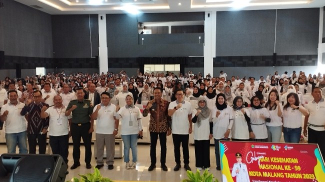 Foto bersama dalam Gebyar Hari Kesehatan Nasional ke-59 Kota Malang Tahun 2023 di Malang Creative Center (MCC), Kamis (23/11/2023) (foto: Hendra Saputra/JatimTIMES)