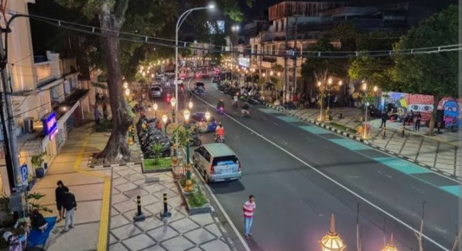 Kawasan Kayutangan Heritage Kota Malang saat malam hari. (Foto: Google)