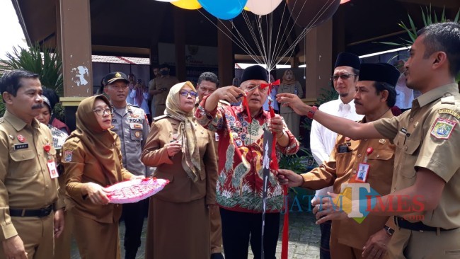 Pemotongan balon.