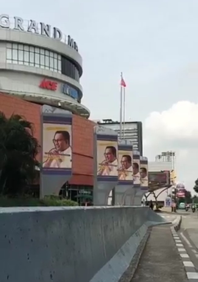 Videotron kampanye Anies ditakedown sebelum masa kontrak usai. (Foto: X @olpproject)