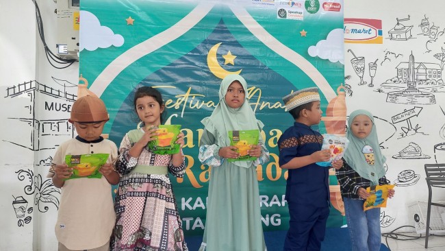 Para peserta Festival Anak Marhaban Ya Ramadan Piala Kadisporapar Kota Malang mendapatkan doorprize. (Foto: Binti N Rosidah/JatimTIMES)