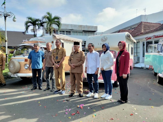 Bupati Malang HM. Sanusi bersama jajarannya usai launching Camper Van.(Foto: Riski Wijaya/MalangTIMES).