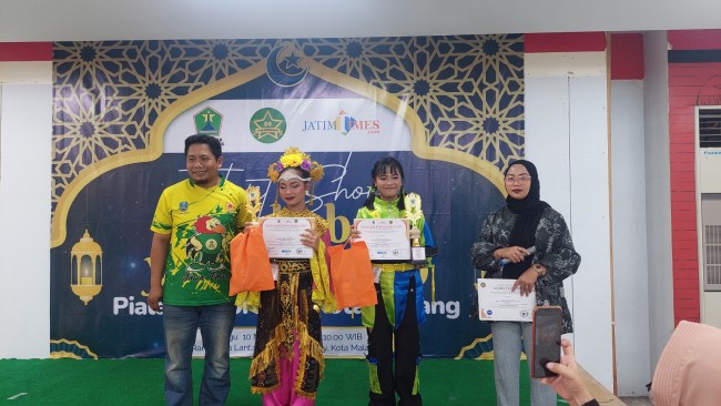 Pemenang fashion show kategori SMP/SMA. (Foto: Binti N Rosida/JatimTIMES)