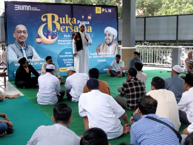 Tausyah dari Ustadz Muhammad bin Ahmad Al Habsy.(Foto: Riski Wijaya/MalangTIMES).