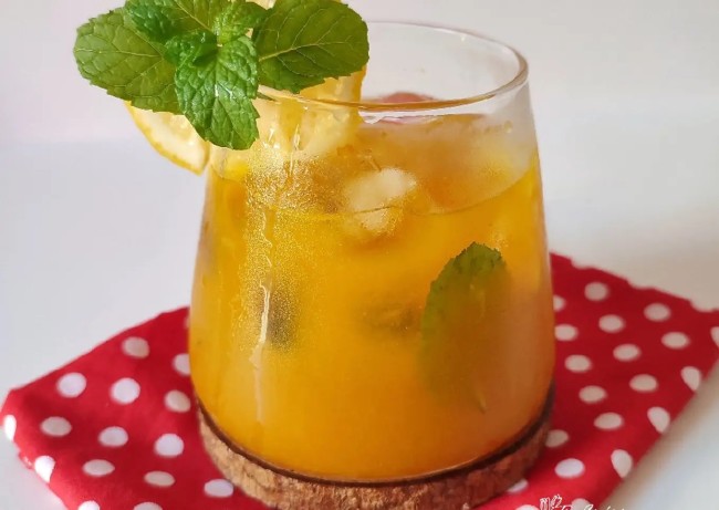 Air lemon kunyit dan daun mint