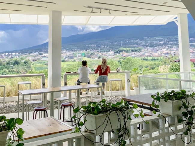 Rekomendasi Kafe dengan Pemandangan Gunung di Kota Batu, Berikut ...