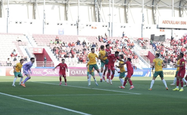 Potret perjuangan pemain Timnas Indonesia saat melawan Australia (foto: PSSI)