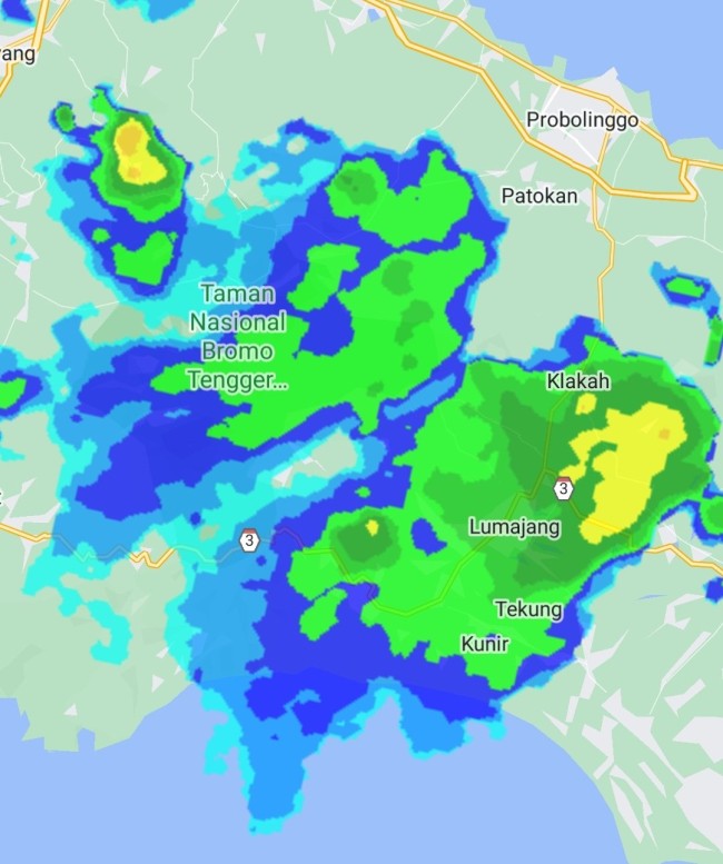 Cuaca di sekitar Gunung Semeru, Lumajang update pukul 16.00 WIB. (Foto: X @info_semeru)