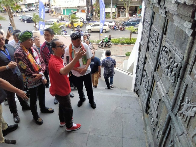 Kedatangan Menkop UKM Teten Masduki didampingi Pj Wali Kota Malang Wahyu Hidayat di MCC.(Foto: Riski Wijaya/MalangTIMES).