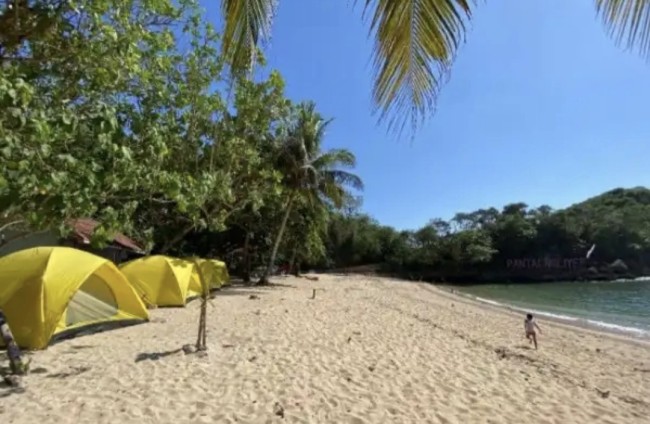 Suasana camping di Pantai Ngliyep (foto: dok JatimTIMES)