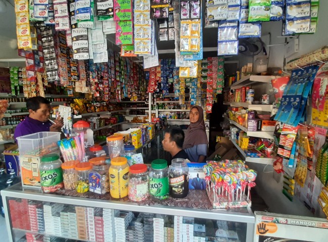 Salah satu warung Madura yang berada di Kota Kediri. 