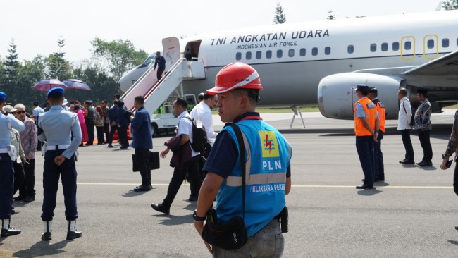 Tim PLN UP3 Malang turut mengawal pengamanan kelistrikan saat kunjungan Wapres Ma'ruf Amin. (Foto: istimewa) 