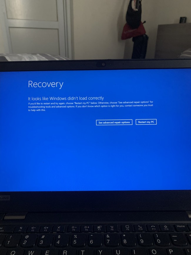 Salah satu warganet di Indonesia juga menunjukkan layar laptopnya mengalami BSOD. (Foto: X)