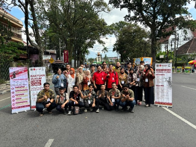 Foto bersama tim LBH Rumah Keadilan. (Foto: istimewa)