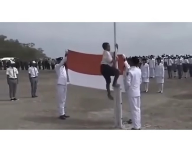 Momen Joni panjat tiang bendera pada 17 Agustus 2018 lalu