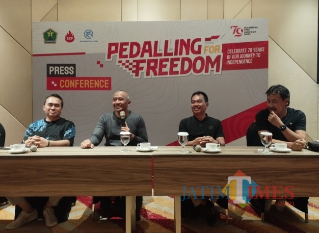 Konferensi pers Pedalling for Freedom (foto: Hendra Saputra/JatimTIMES)