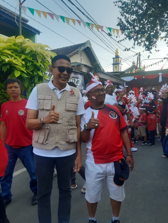 Antusias warga menyambut kedatangan bakal calon Walikota Malang Wahyu Hidayat. (Foto: istimewa)