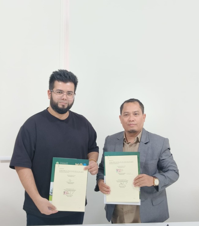 Dekan FEB Unisma, Afifudin, SE., M.SA., Ak dan CEO IBF Net Group, Mohammed Alim usai menandatangani MoU. (Foto: istimewa)