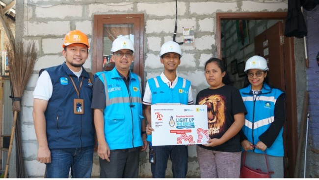 Salah satu penerima manfaat bantuan PLN Malang, ibu Ika. (Foto istimewa) 