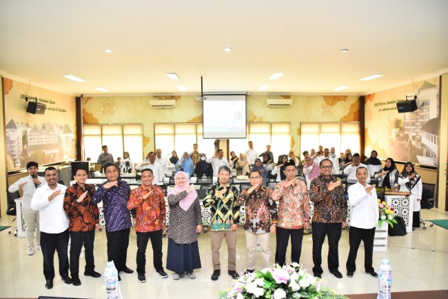 Foto bersama para dosen FEB Unisma bersama narasumber FGD Rijadh Djatu Winardi, S.E., M.Sc., Ph.D., CFE. (Foto: istimewa) 