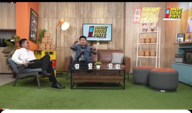 Momen Kaesang muncul di Podcast YouTubenya. (Foto Screenshot) 